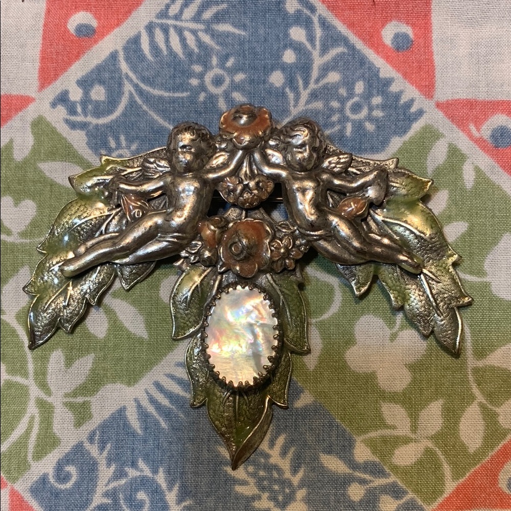 Vintage Brass Sadie Green Cherub Angel Floral Brooch with Mother of Pearl - Picture 9 of 13